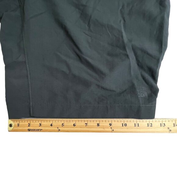 The North Face Gray Nylon 10" Inseam Cargo Shorts 40 - Picture 7 of 9